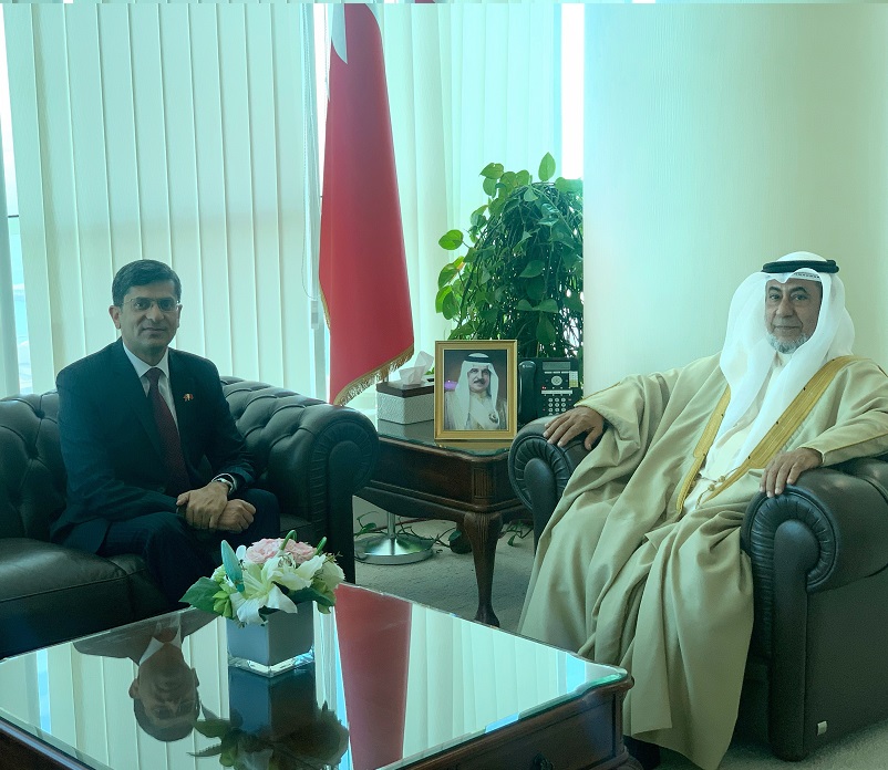 وزير شؤون المجلسين يستقبل سفير جمهورية نيبال الديموقراطية الاتحادية لدى مملكة البحرين